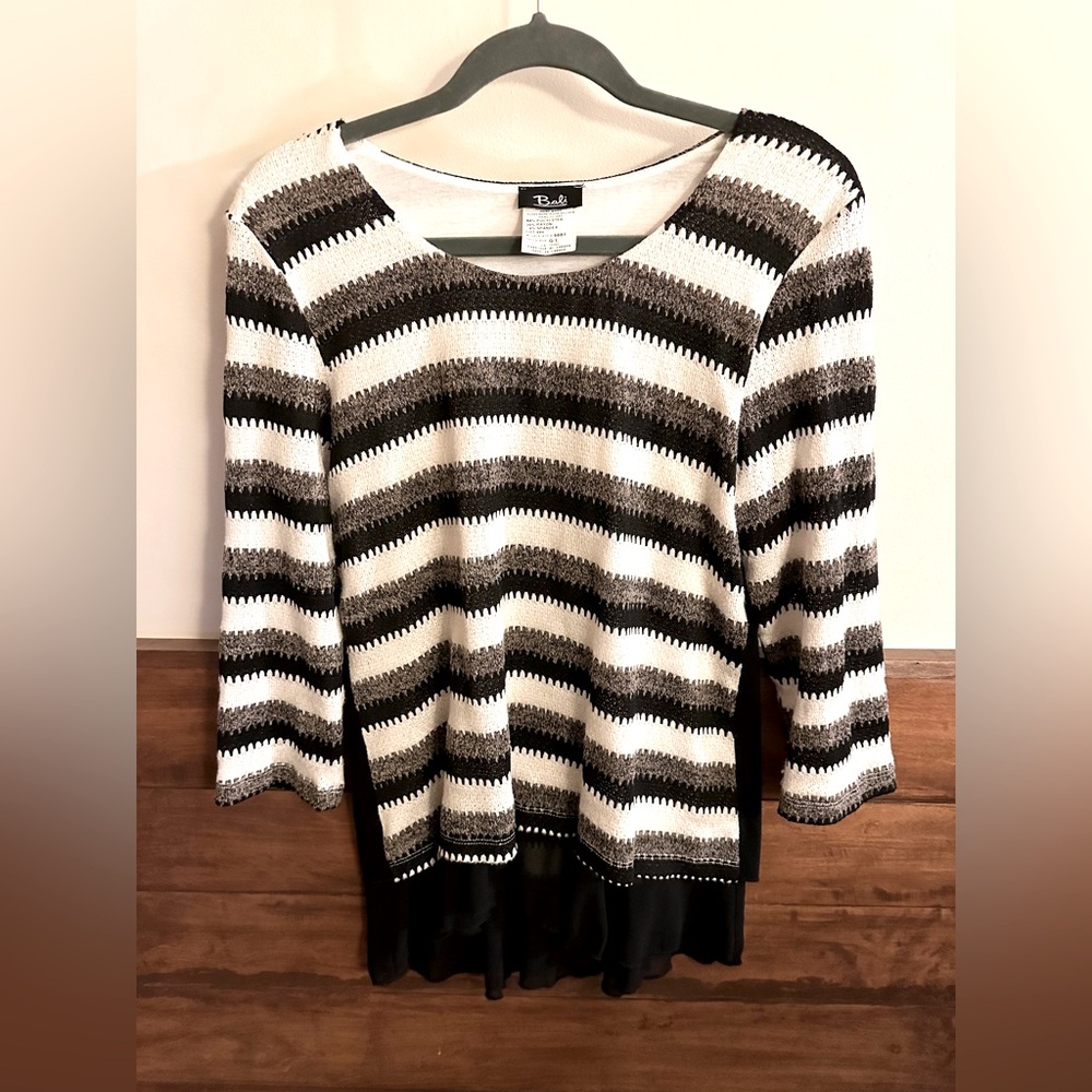 Bali Corp Size Large Lightweight Sweater